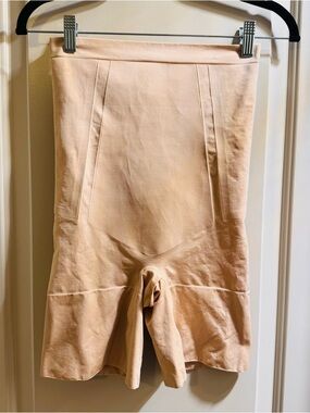 SPANXsculpt™ OnCore
Mid-Thigh Short